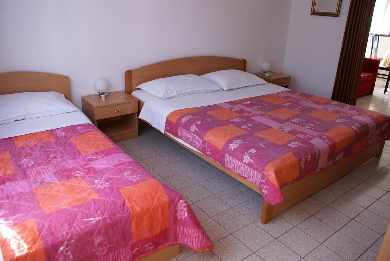 Apartment Ana M Krk Town Buitenkant foto